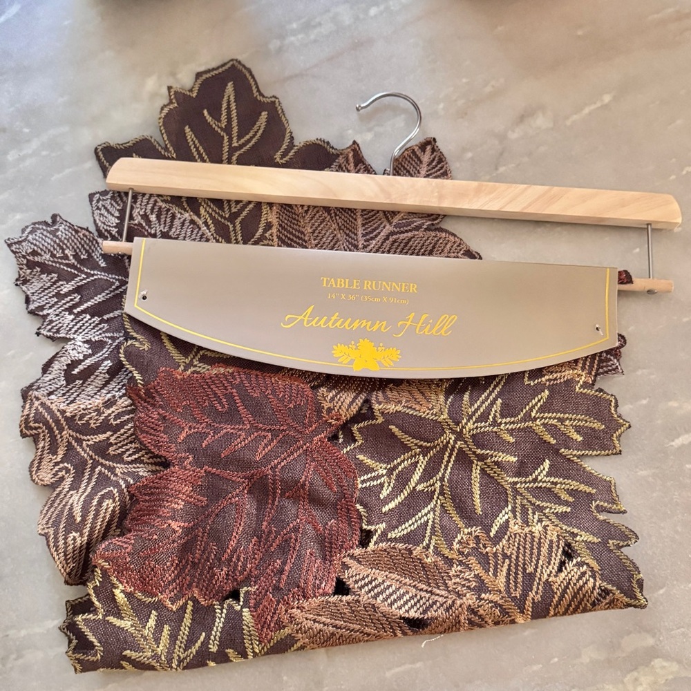 NWT Autumn Hill Leaf Table Runner